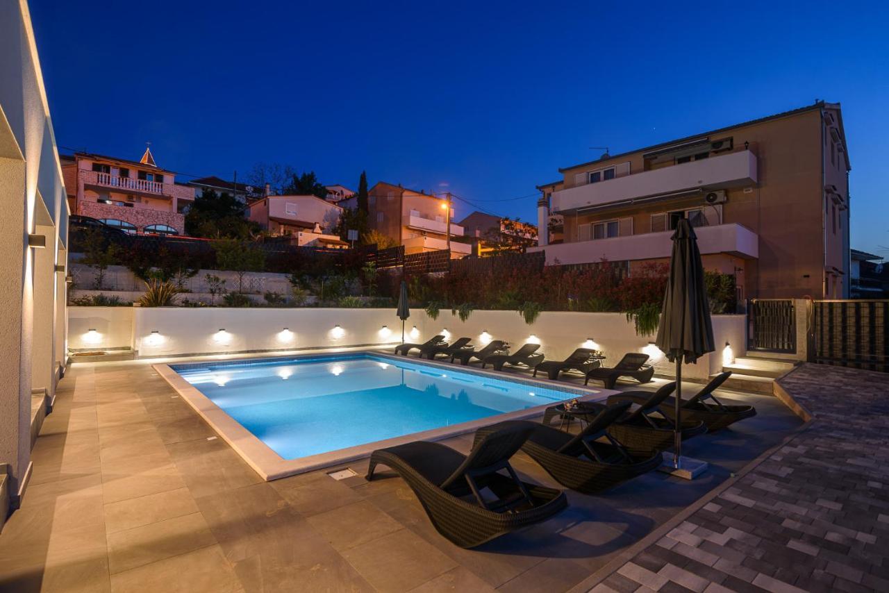 Villa Barbara & Zoran With Heated Swimming Pool Seget Vranjica Exterior photo